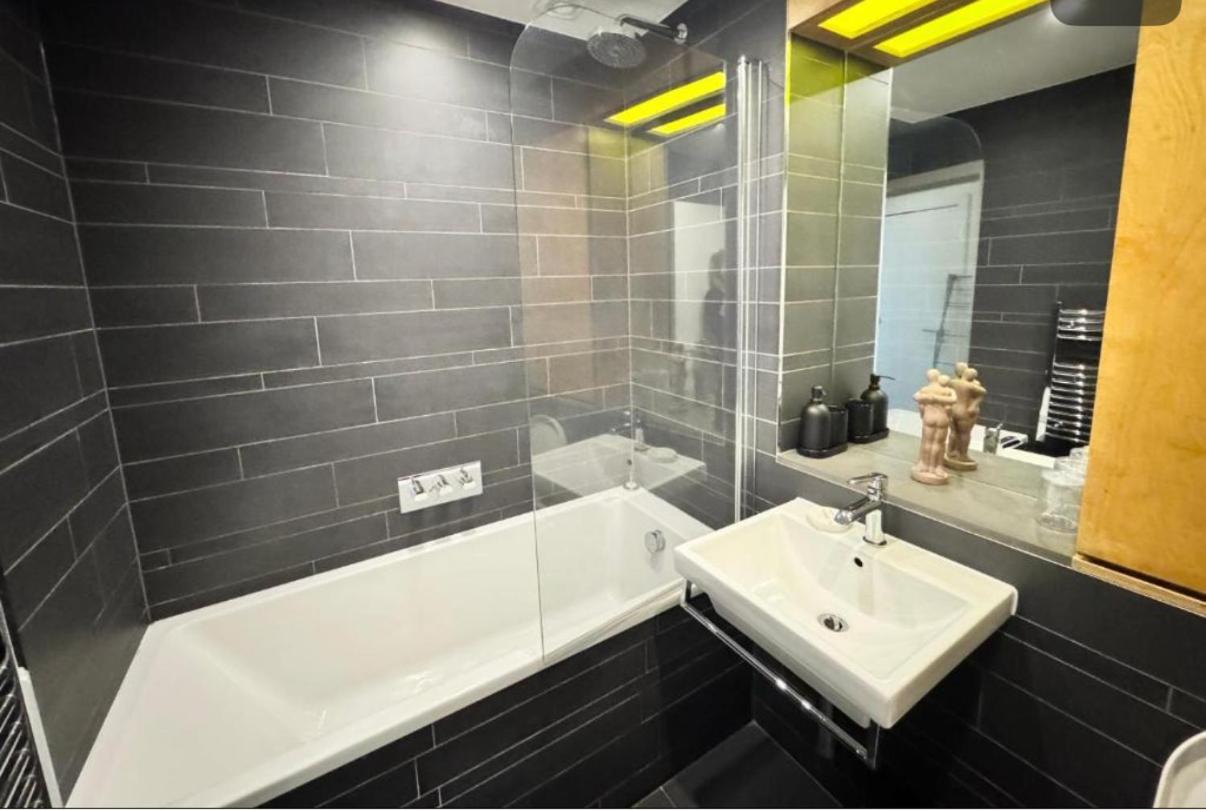 5 Min Walk To Oxford Street Apartment