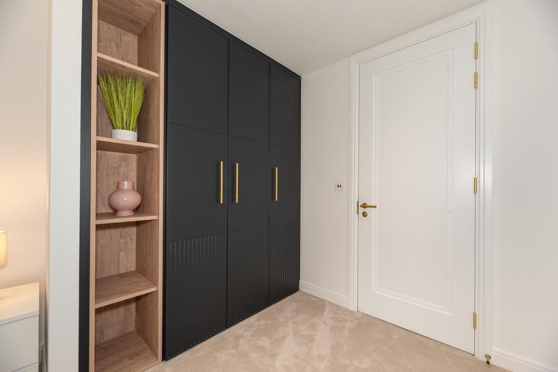 Premium 2-bedroom Flat With Lift & Private Balcony In Farringdon, * London
