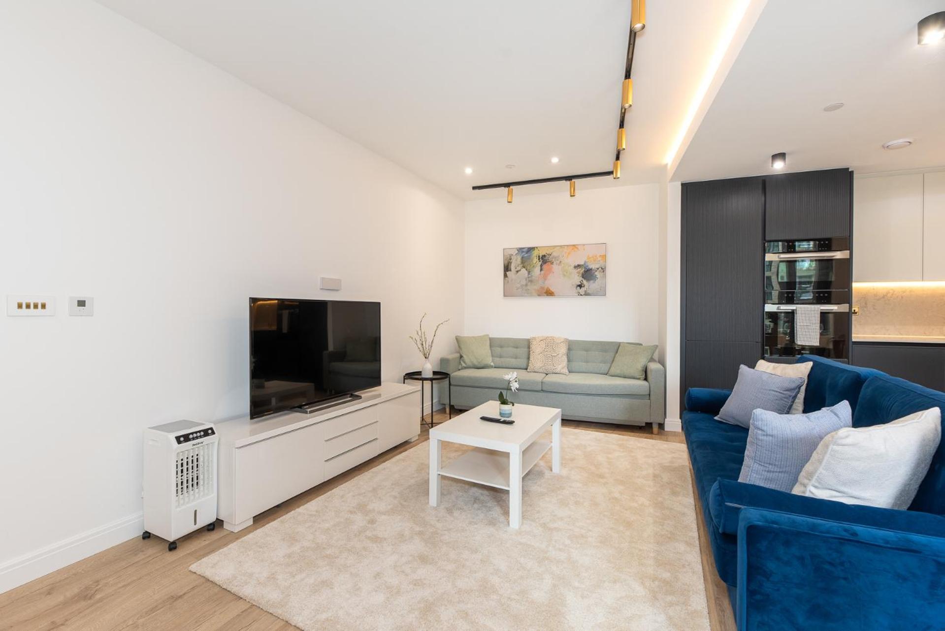 Premium 2-bedroom Flat With Lift & Private Balcony In Farringdon, * London