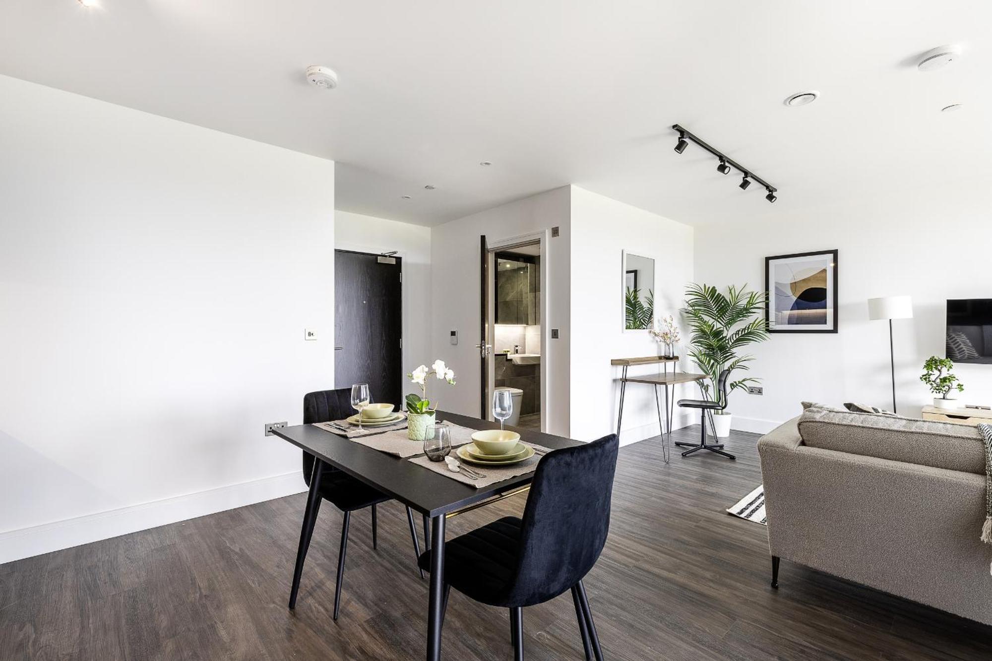 North Ken I - 1 Bedroom - 1 Bathroom - Balcony - Concierge London