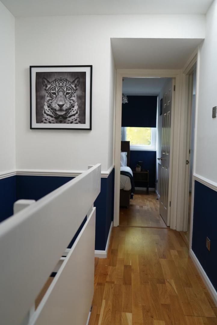 Stylish House Sleeps 9 With Free Parking In Putney London