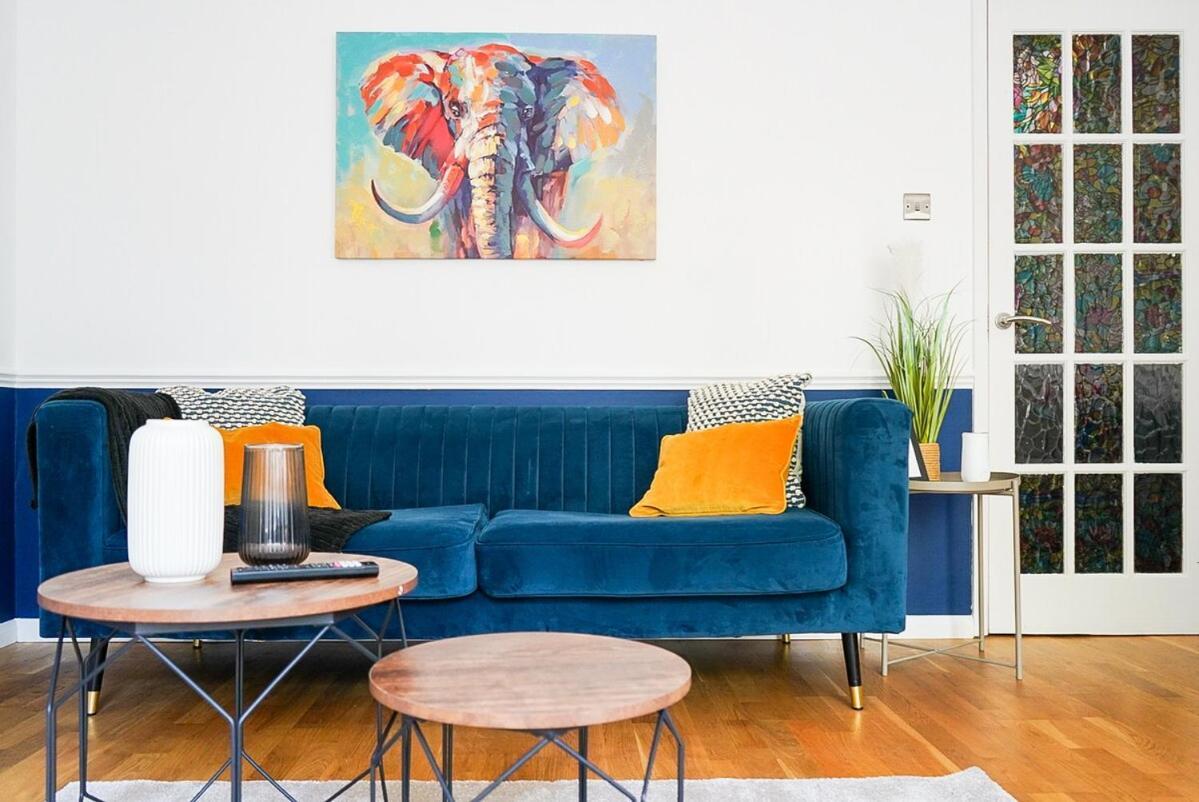 Stylish House Sleeps 9 With Free Parking In Putney