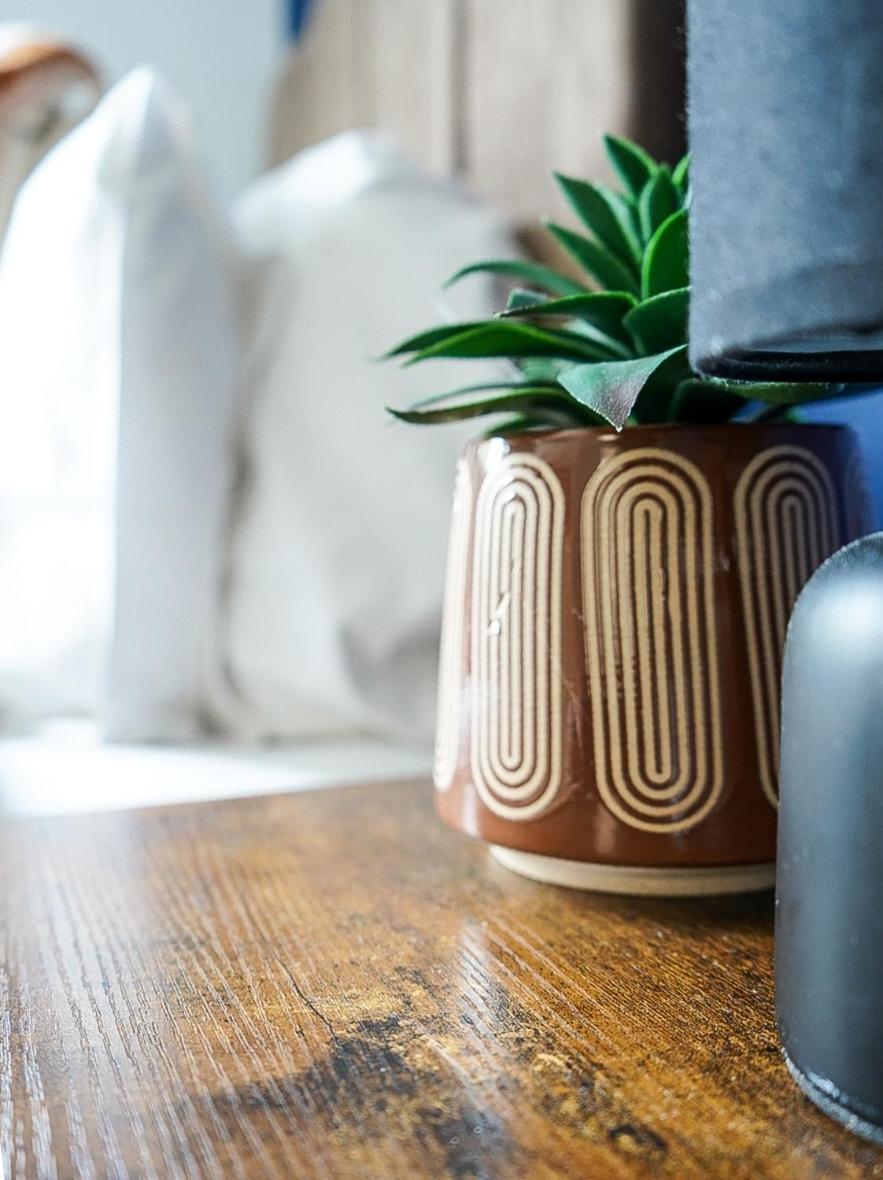Stylish House Sleeps 9 With Free Parking In Putney Apartment