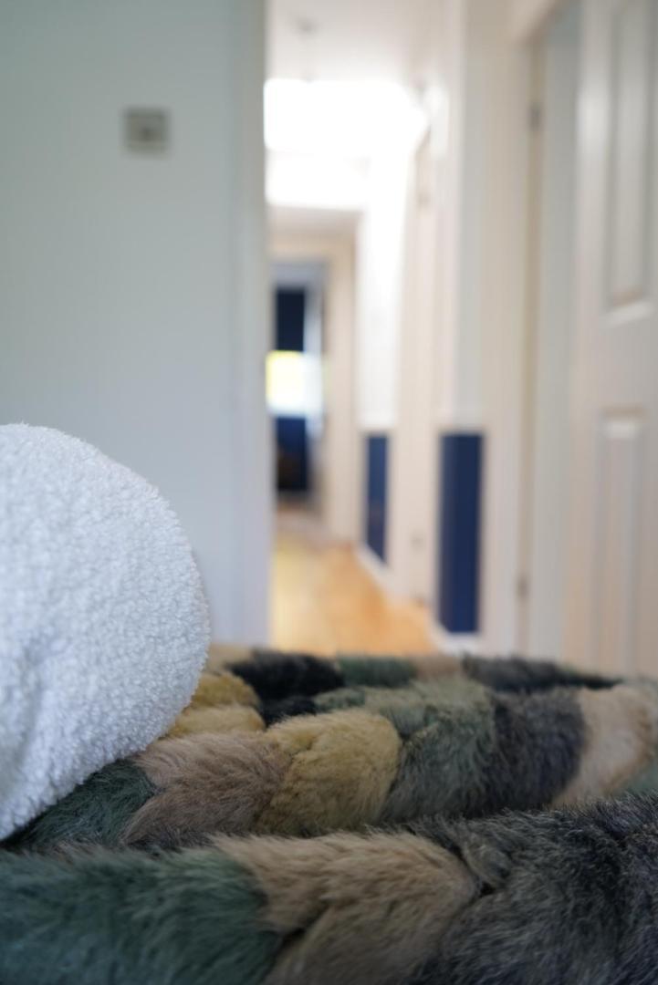 Stylish House Sleeps 9 With Free Parking In Putney