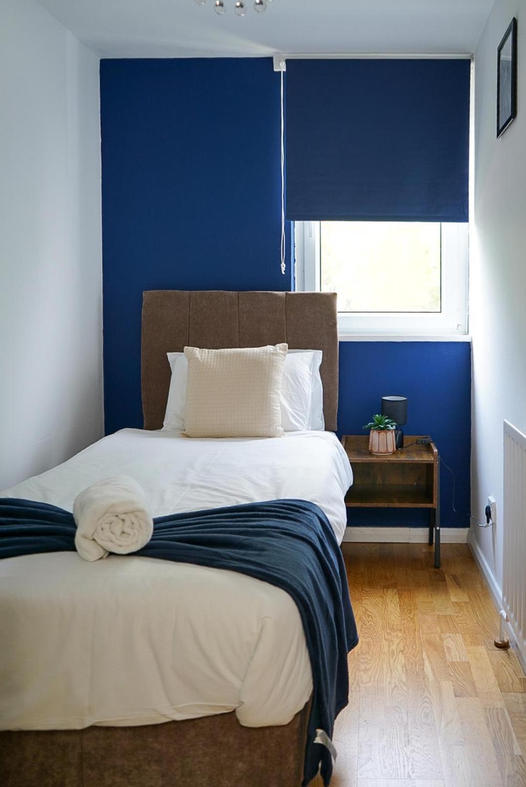 Stylish House Sleeps 9 With Free Parking In Putney