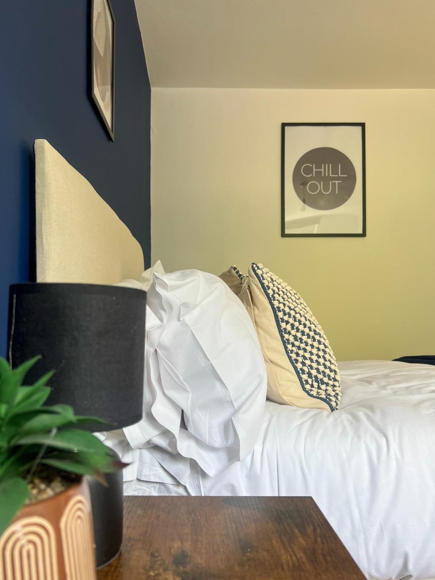 Stylish House Sleeps 9 With Free Parking In Putney London