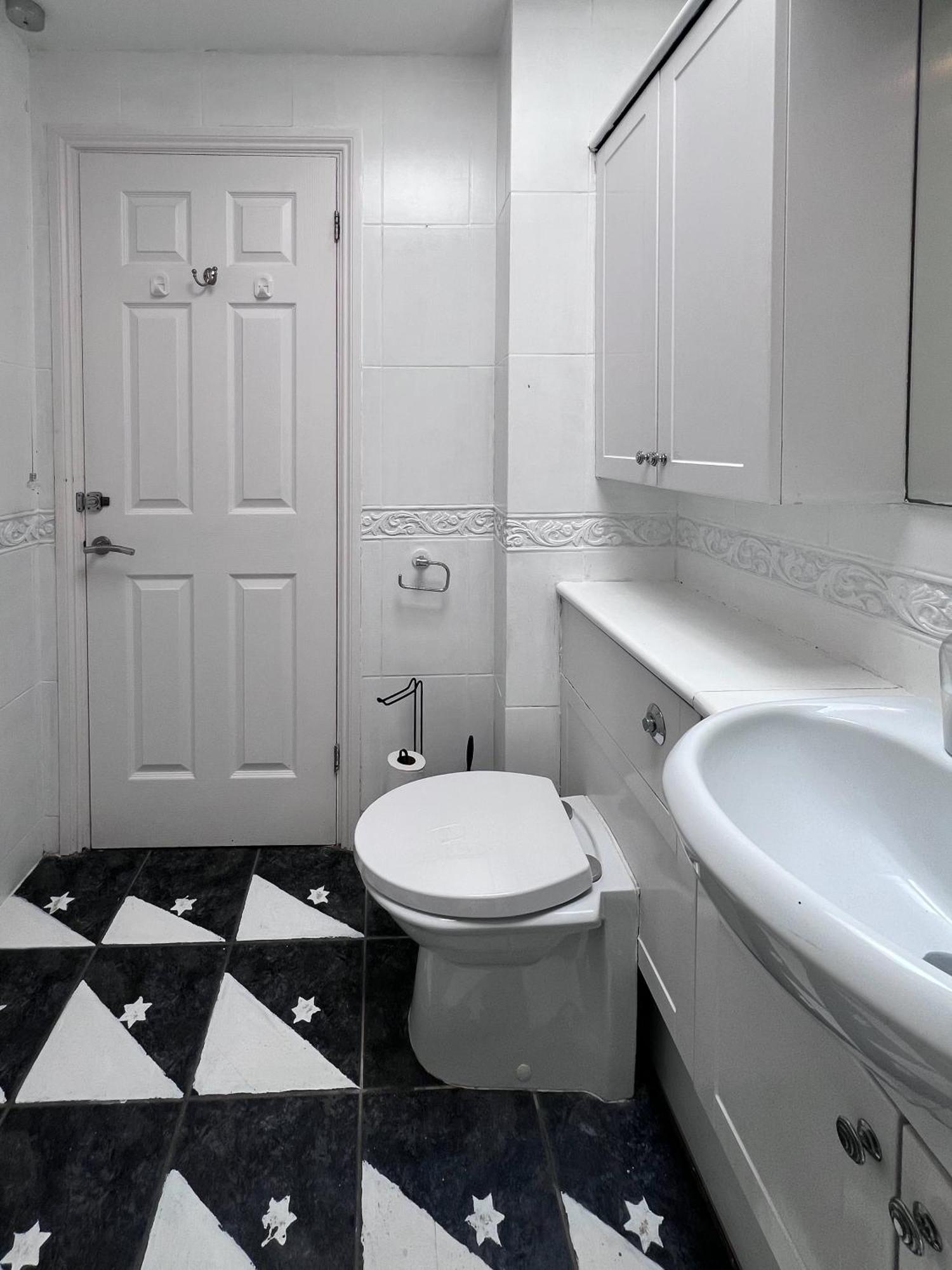 Stylish House Sleeps 9 With Free Parking In Putney