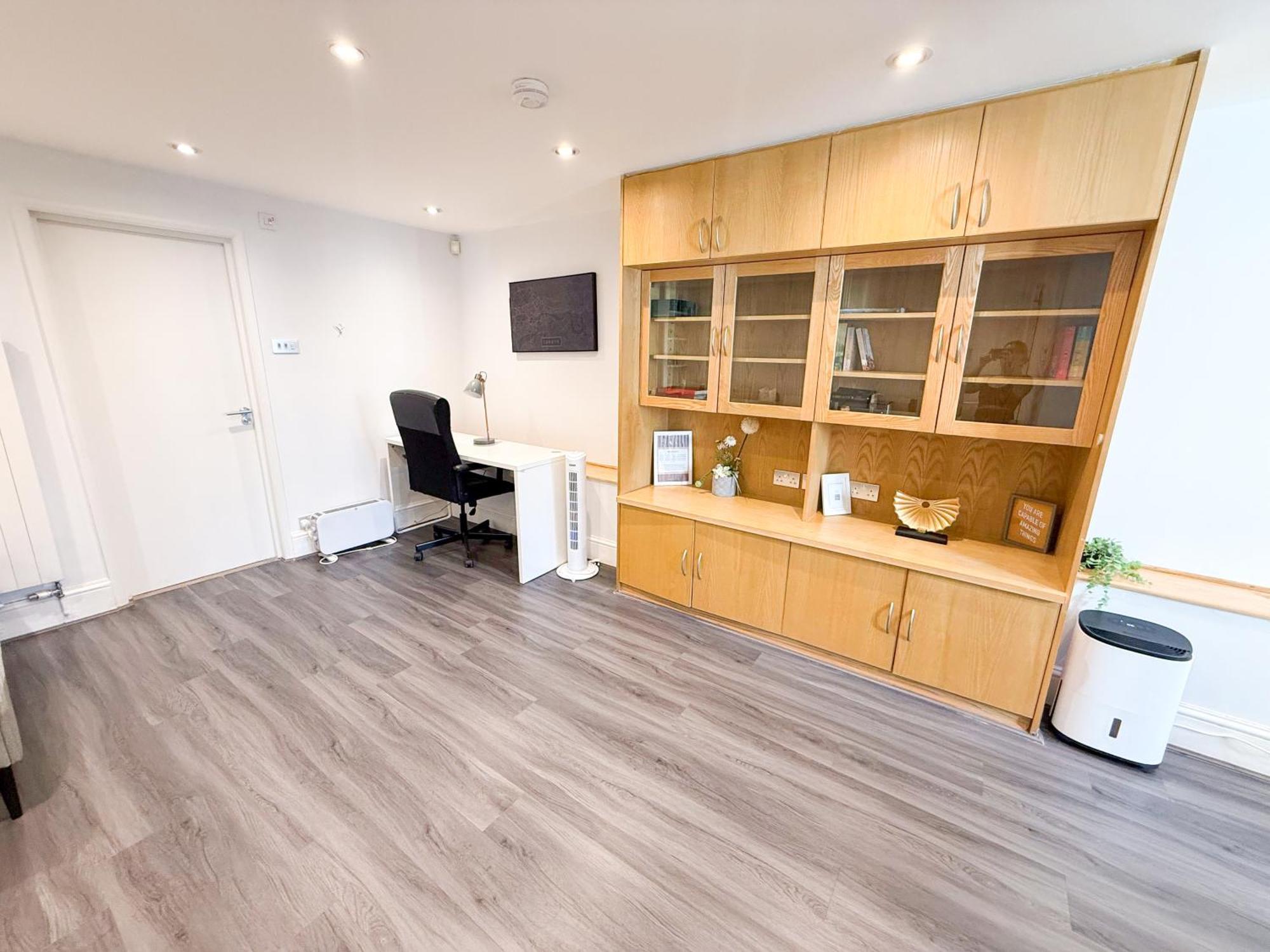 Detached House With Free Parking In Little Venice Near Paddington Hyde Park Apartment