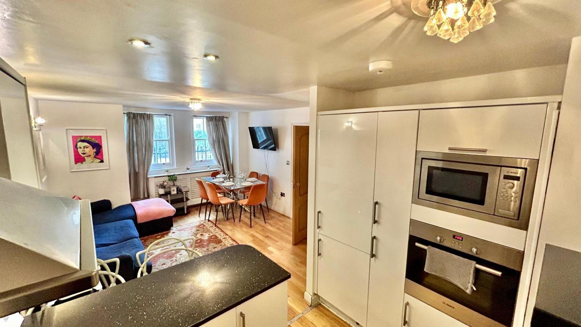 Detached House With Free Parking In Little Venice Near Paddington Hyde Park Apartment