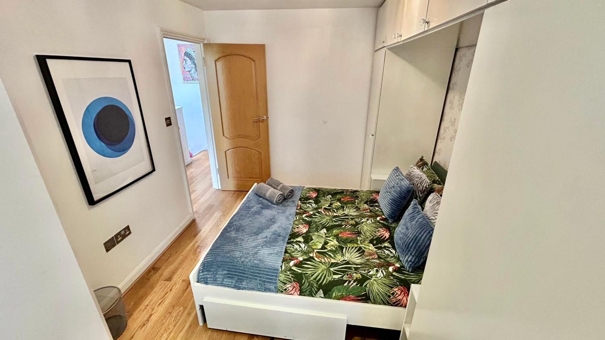 Detached House With Free Parking In Little Venice Near Paddington Hyde Park *