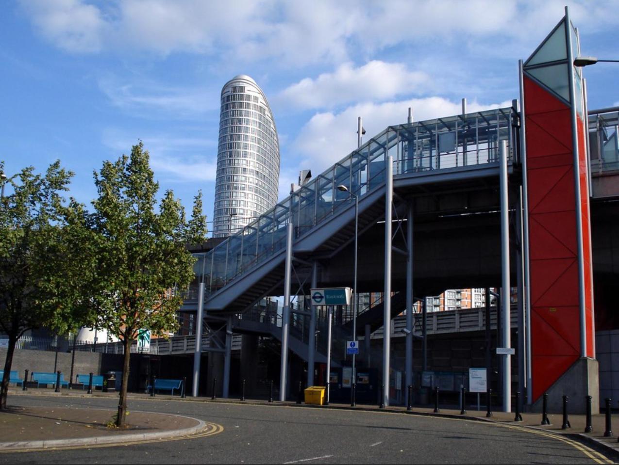 Larger Groups Close To O2 Arena Excel Canary Wharf With Wifi And Parking Within Mins Walk To Drl & Jubilee Line *