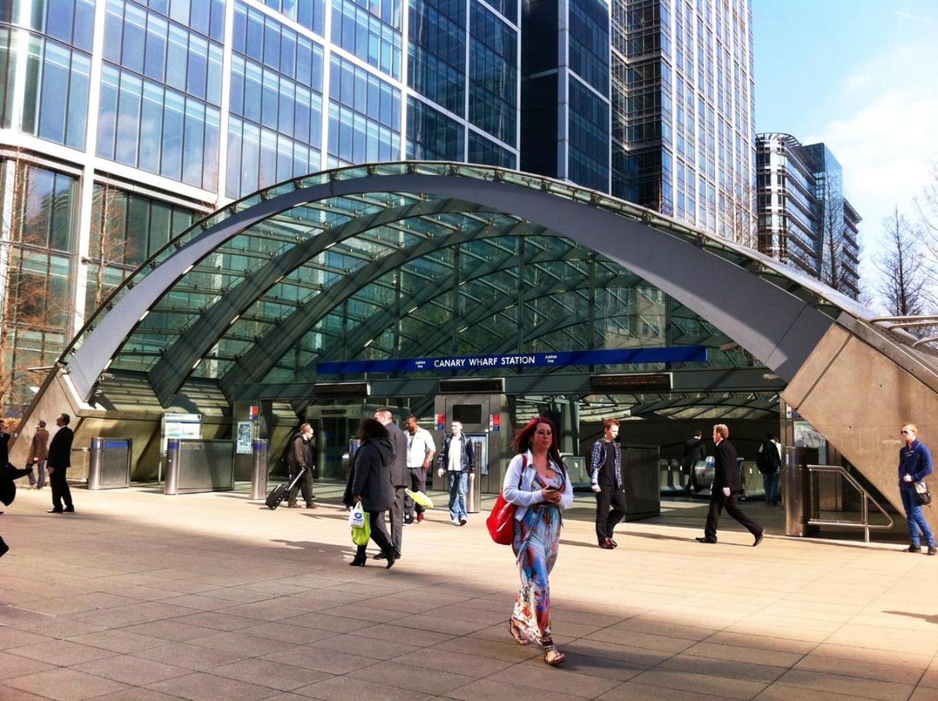 Apartment Larger Groups Close To O2 Arena Excel Canary Wharf With Wifi And Parking Within Mins Walk To Drl & Jubilee Line
