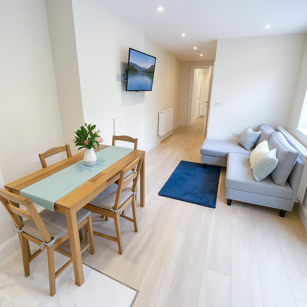 2-bedroom Garden Flat - Modern, Bright - A