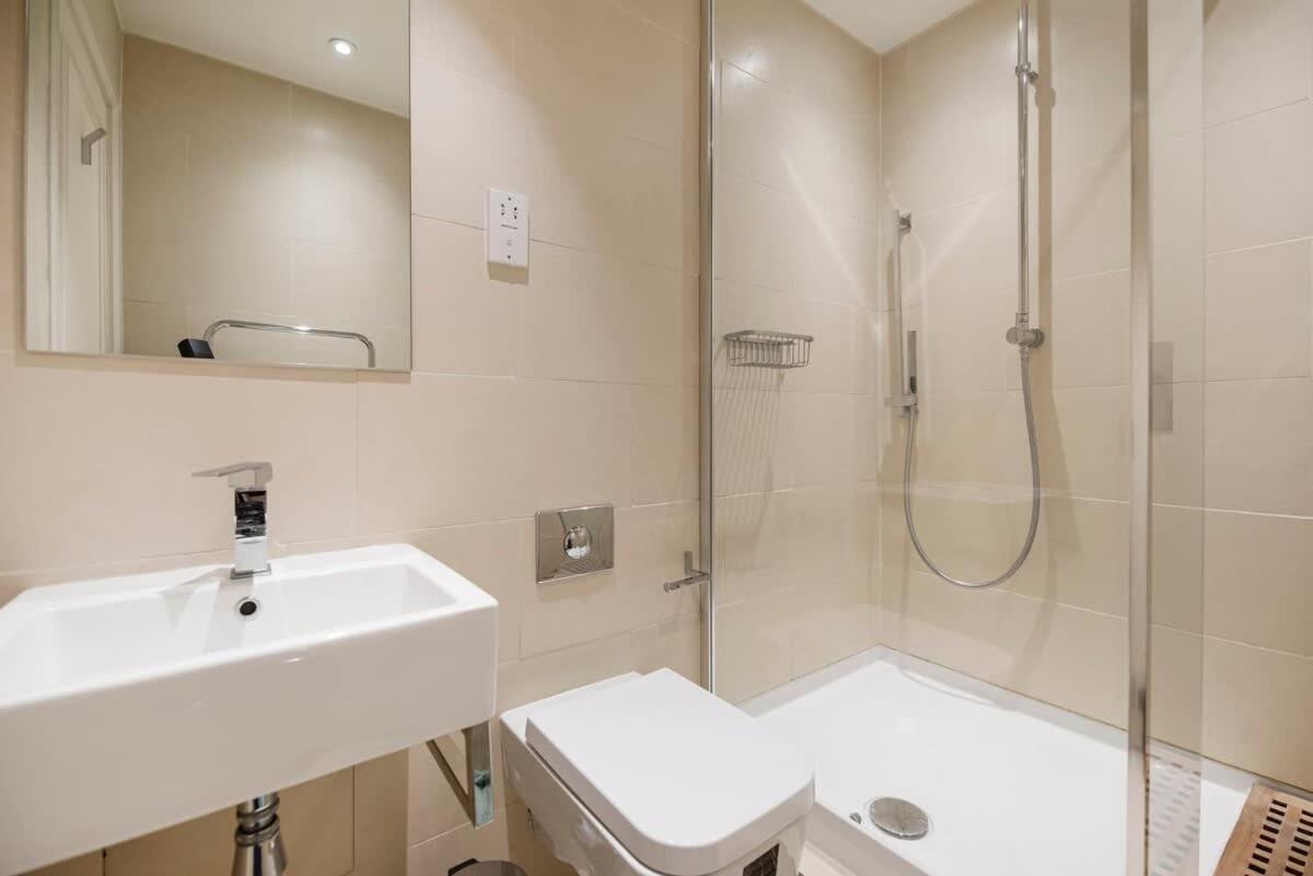 Apartment 2 Bed Maissonette London