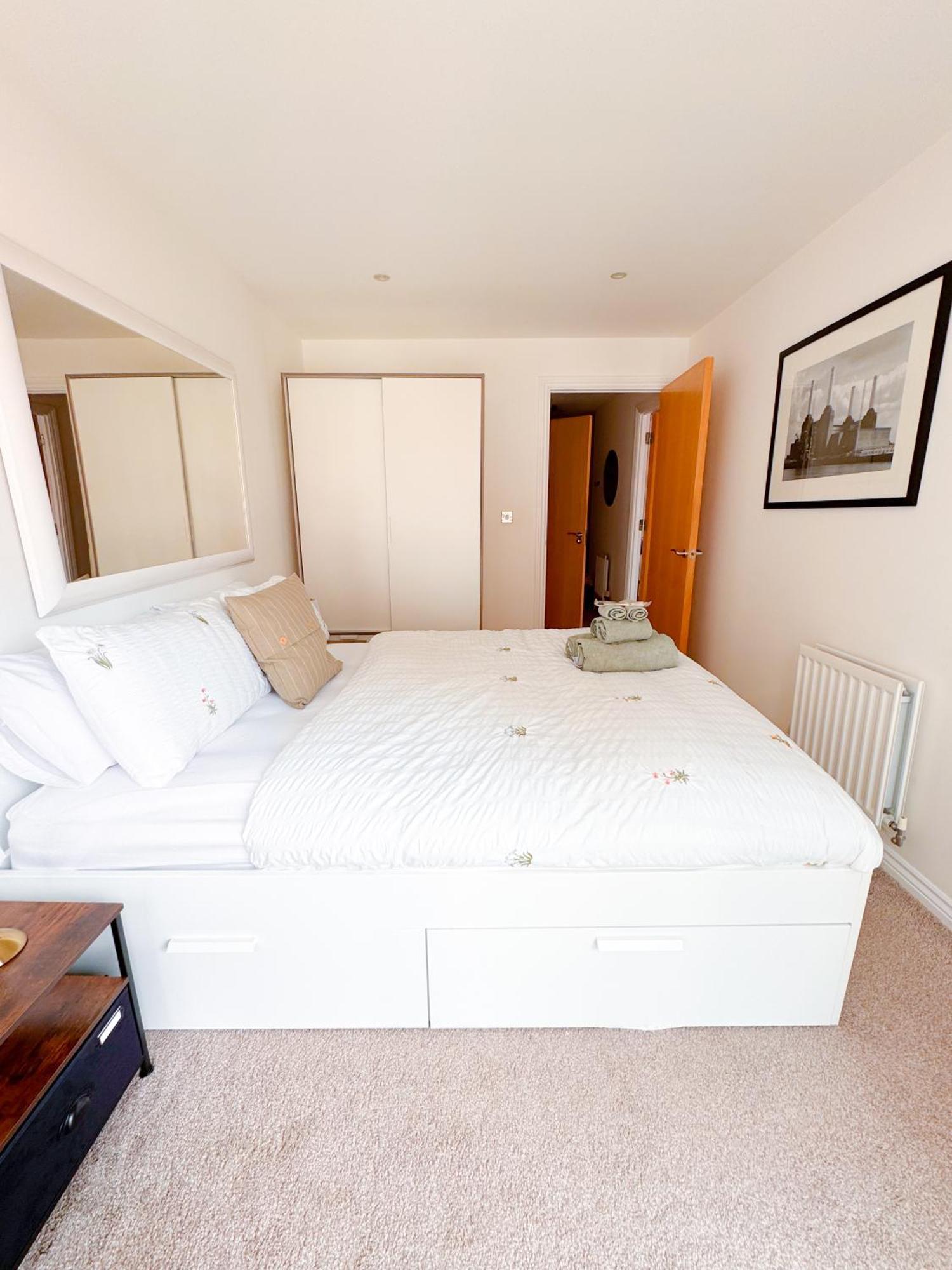 Apartment Family Stay London With Balcony In Battersea Power Station