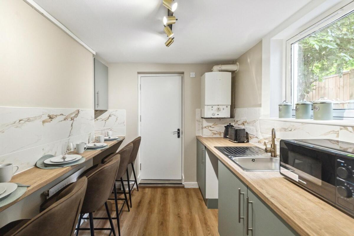Comfort Convenience Location Shepherds Bush Ground Floor Apartment