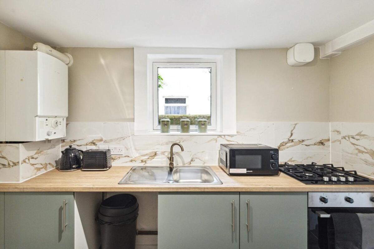 Apartment Comfort Convenience Location Shepherds Bush Ground Floor *