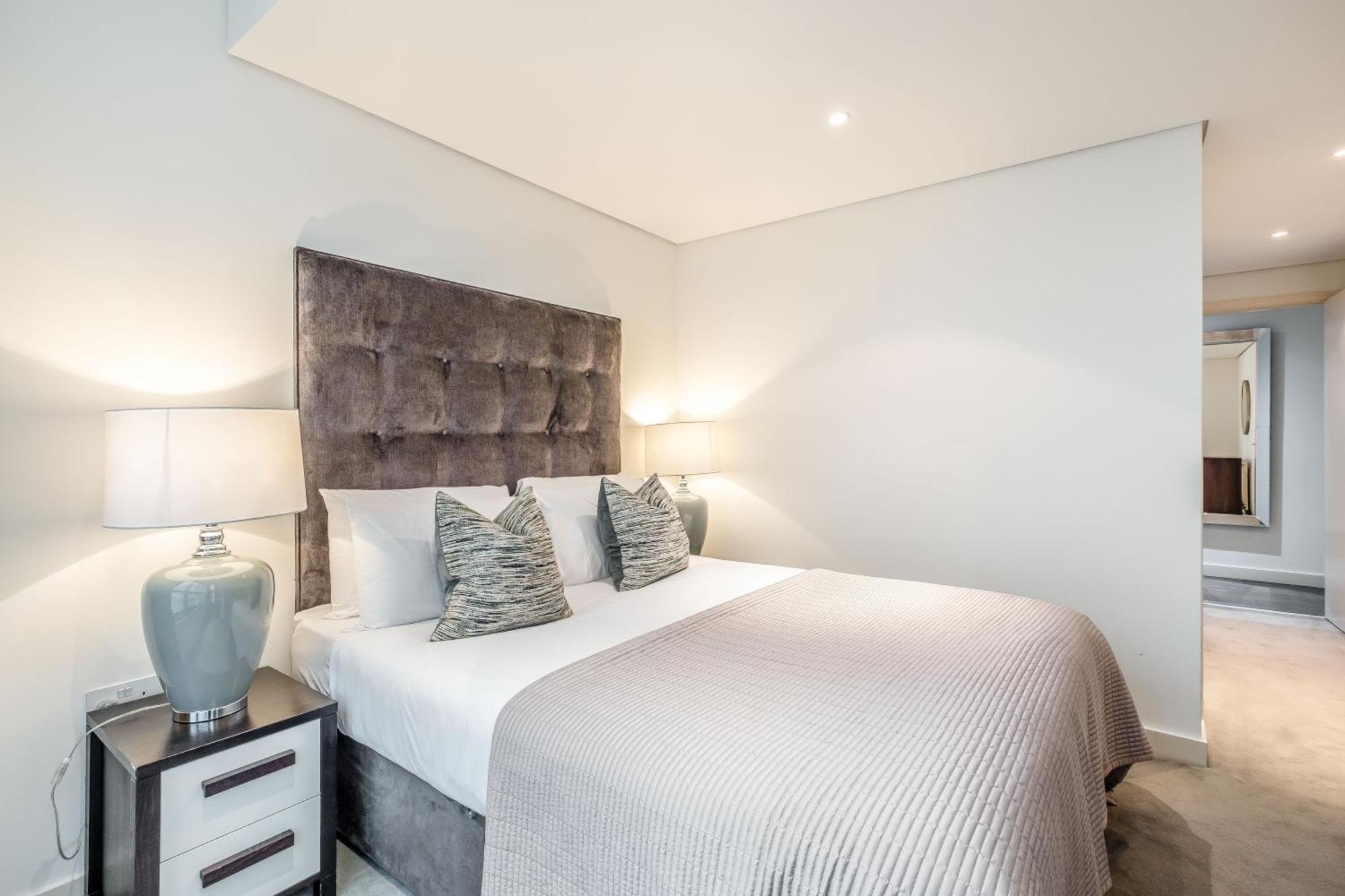 Merchant Square Apartment