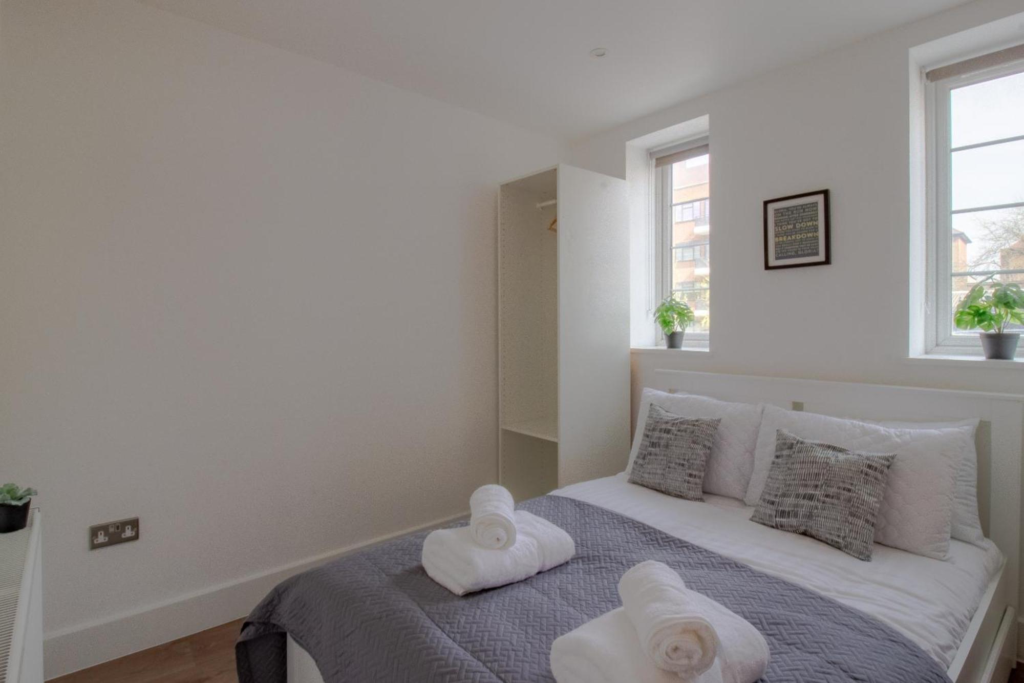 Apartment Modern 2 Bedroom @ Nine Elms Station A *