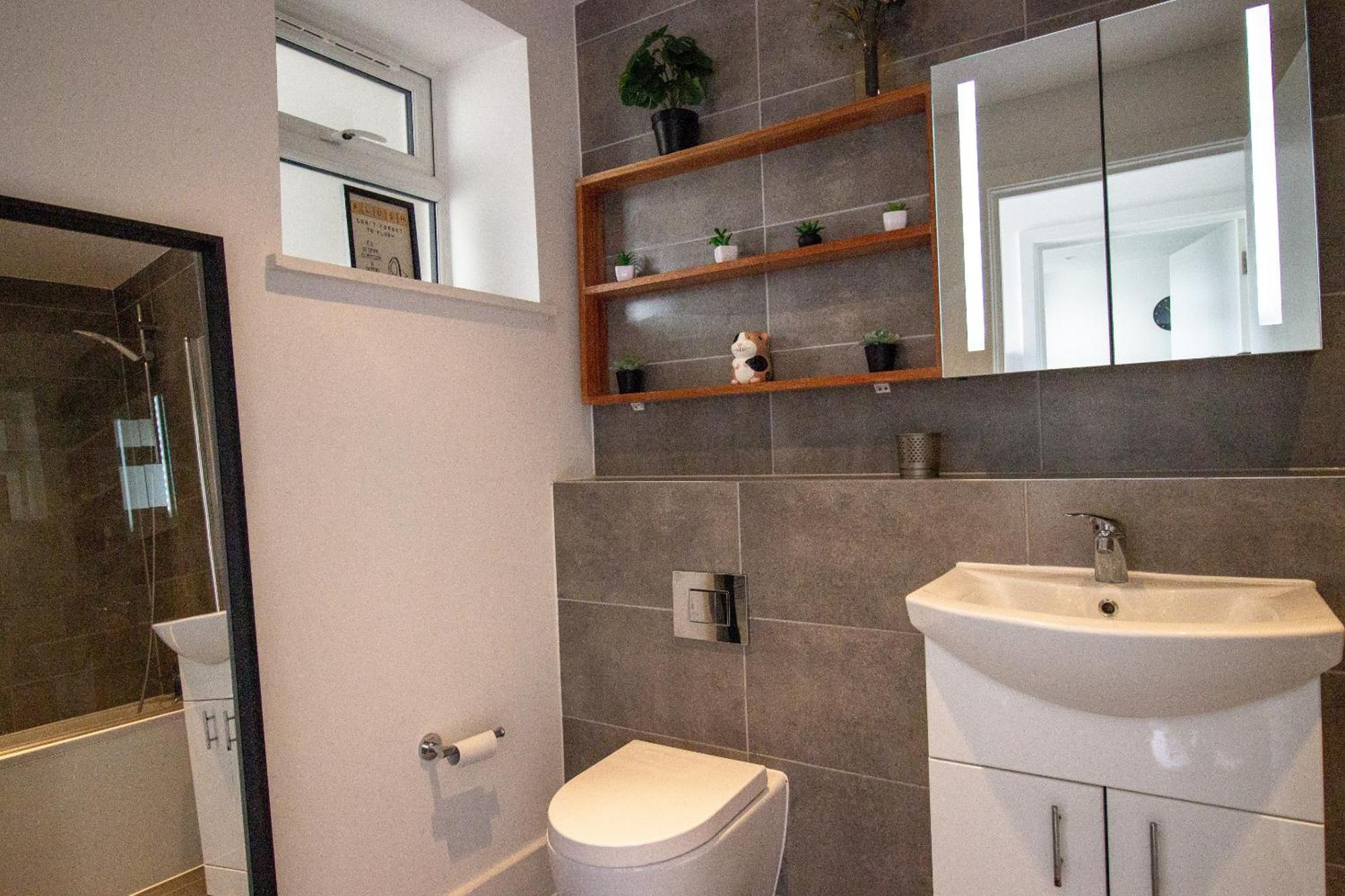 Modern 2 Bedroom @ Nine Elms Station A *