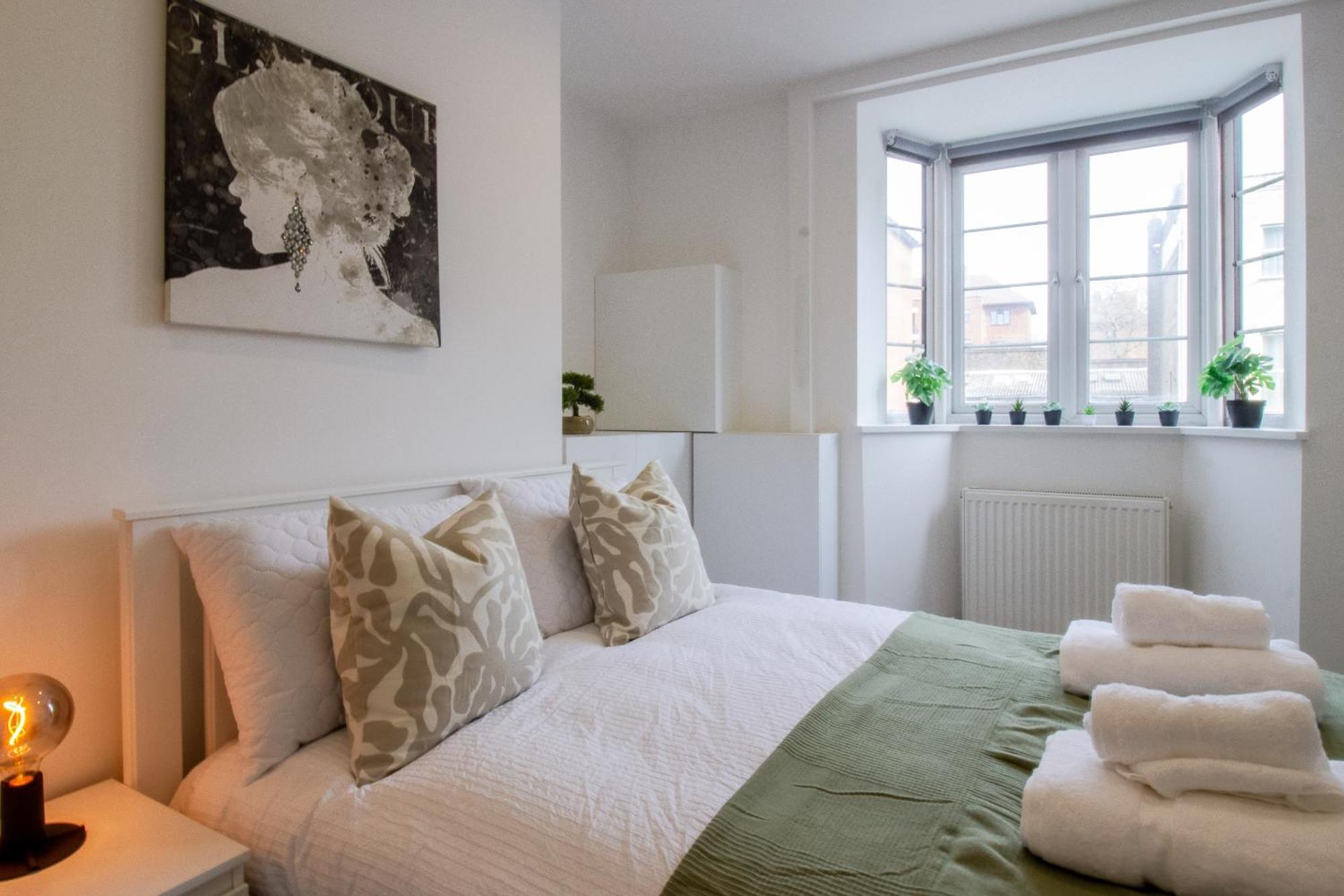 Apartment Modern 2 Bedroom @ Nine Elms Station A