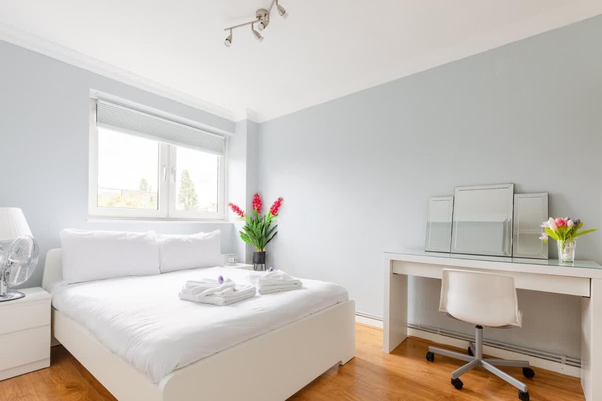 Cosy 3 Bed Flat Near London's Highlights *