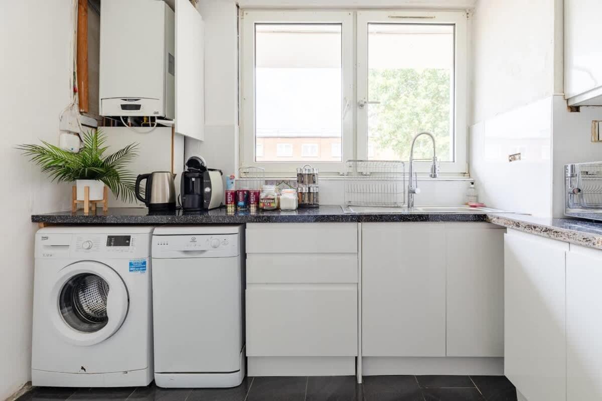 Cosy 3 Bed Flat Near London's Highlights Holiday home