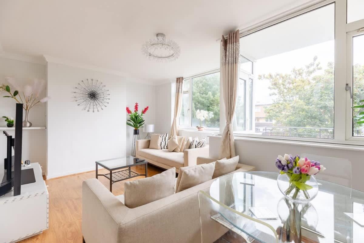 Cosy 3 Bed Flat Near London's Highlights Holiday home *