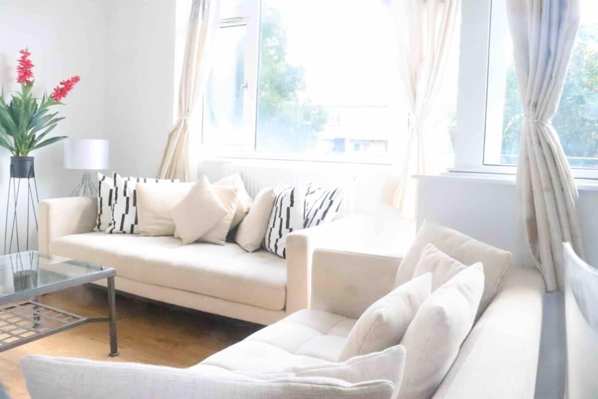 Cosy 3 Bed Flat Near London's Highlights