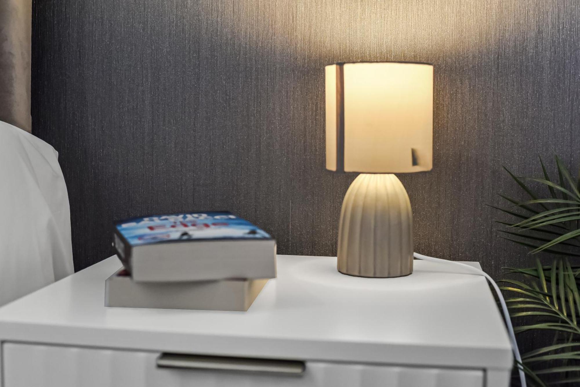 Cozy & Contemporary 2-br Flat Near Shops & Transit *