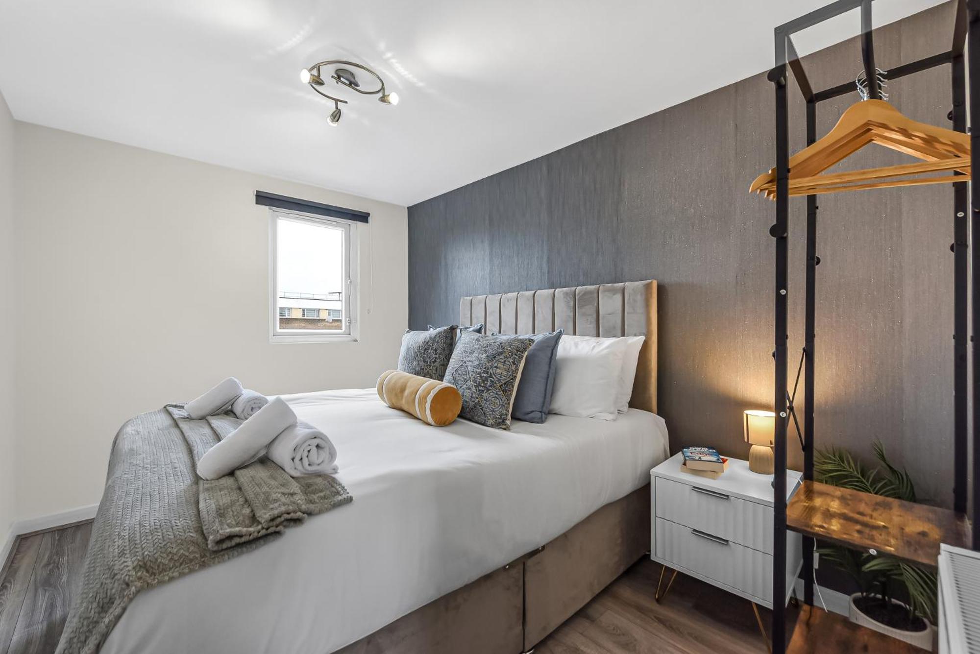 Apartment Cozy & Contemporary 2-br Flat Near Shops & Transit London