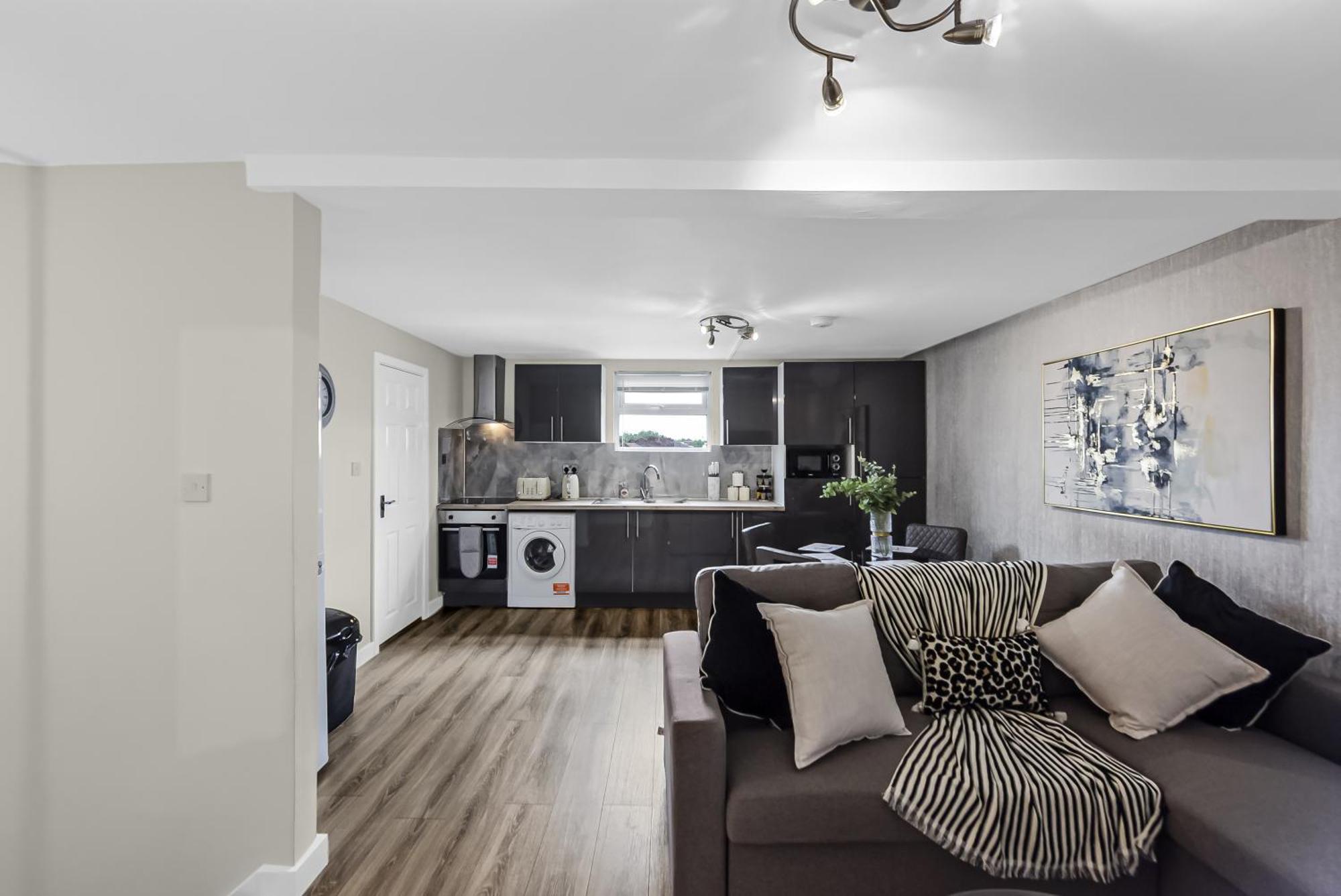 Cozy & Contemporary 2-br Flat Near Shops & Transit Apartment London