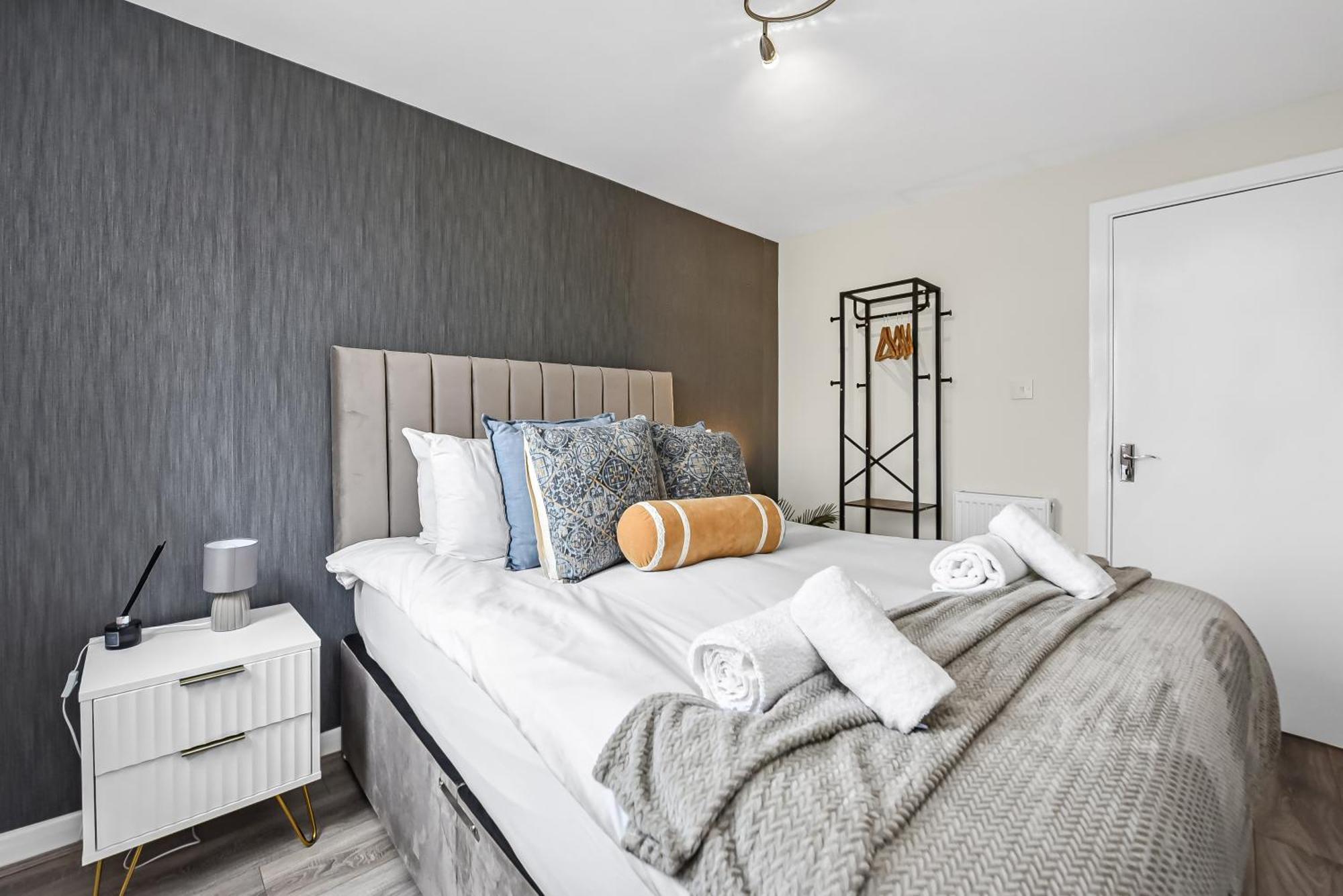 Cozy & Contemporary 2-br Flat Near Shops & Transit London