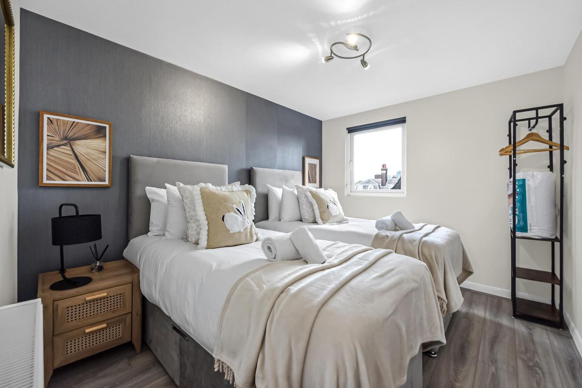 Cozy & Contemporary 2-br Flat Near Shops & Transit * London