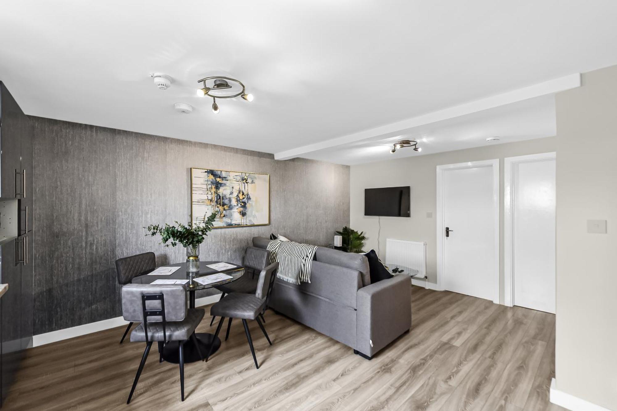 Cozy & Contemporary 2-br Flat Near Shops & Transit Apartment London