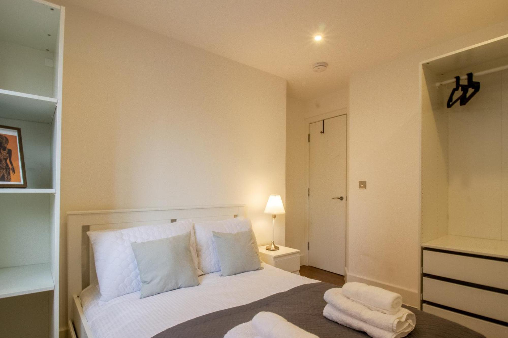 Apartment Modern 2 Bedroom @ Nine Elms Station A London