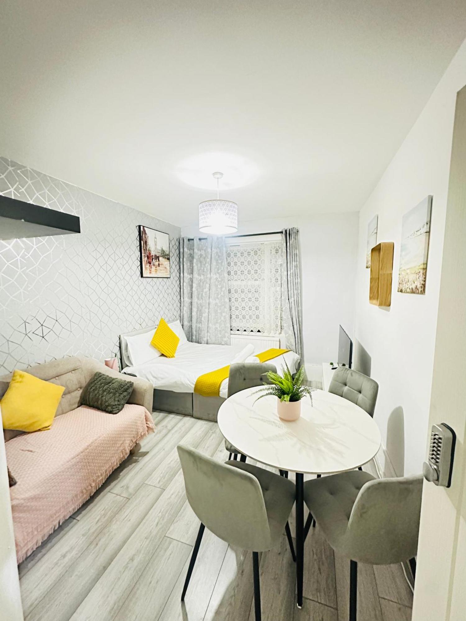 Flat In Aldgate East, * London