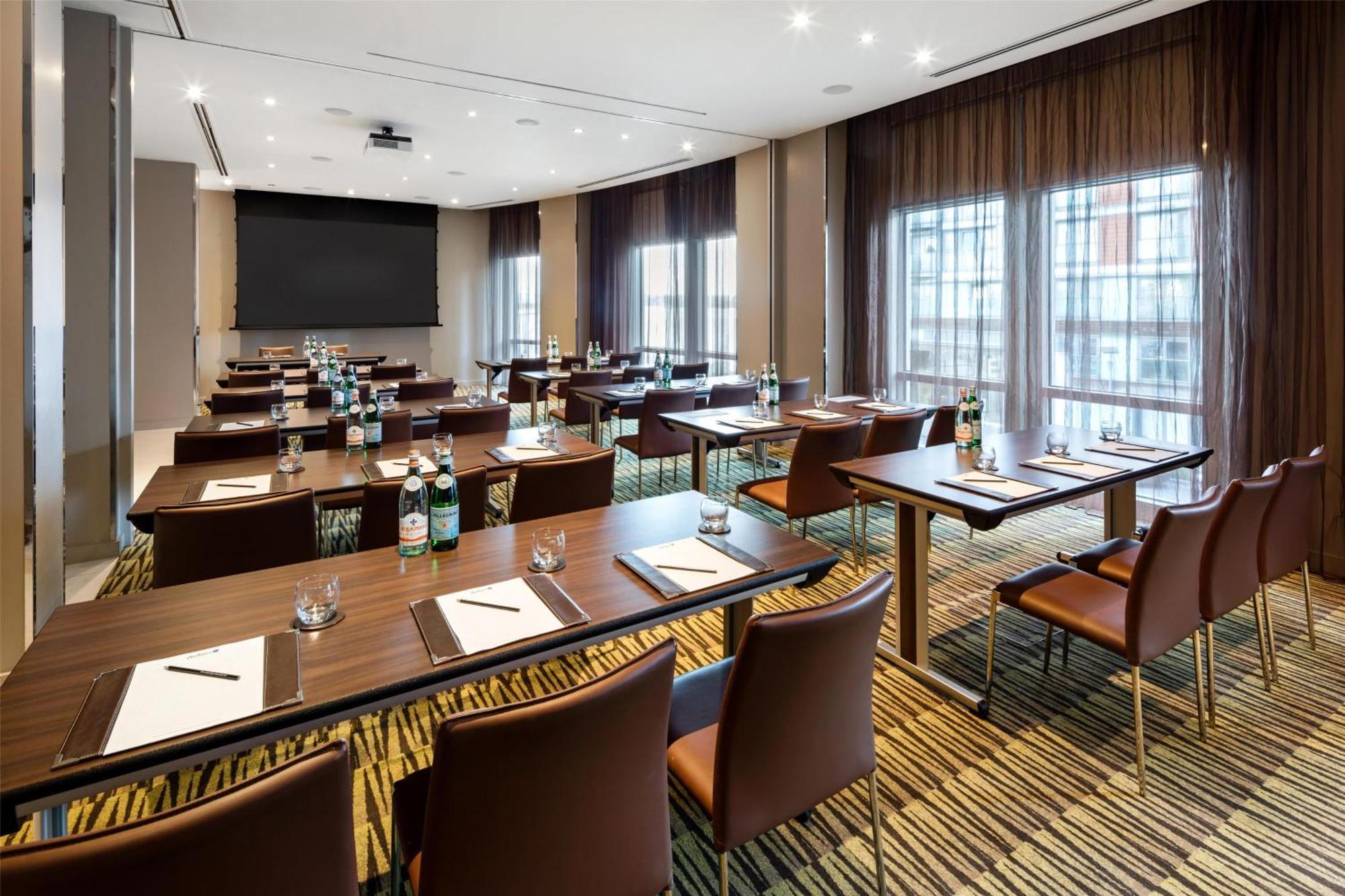 Hotel Radisson Blu Hotel, Canary Wharf East 4*