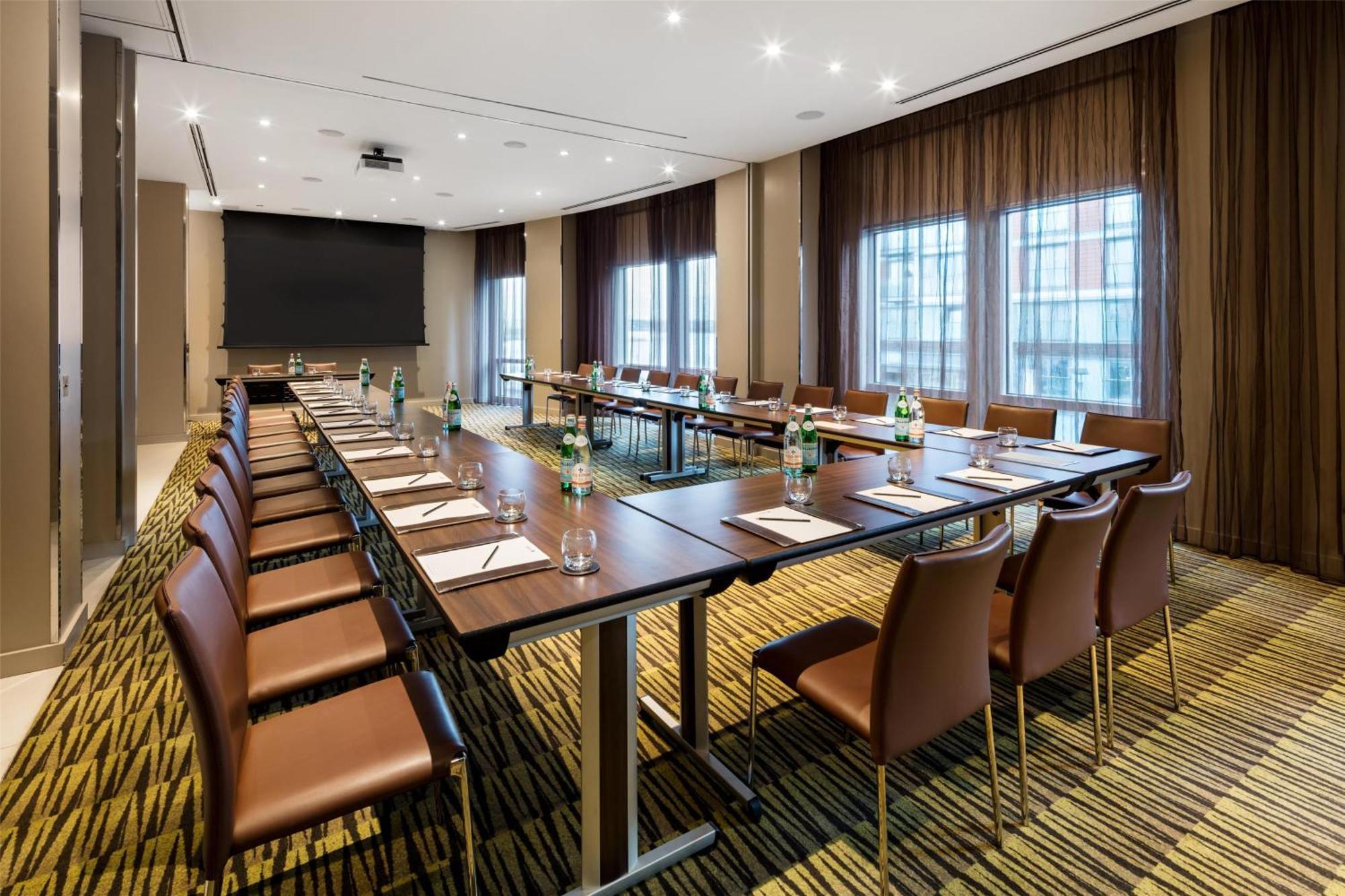 Radisson Blu Hotel, Canary Wharf East 4*