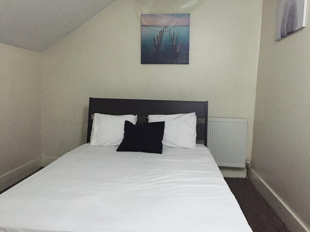 137 Upton Lane Hotel