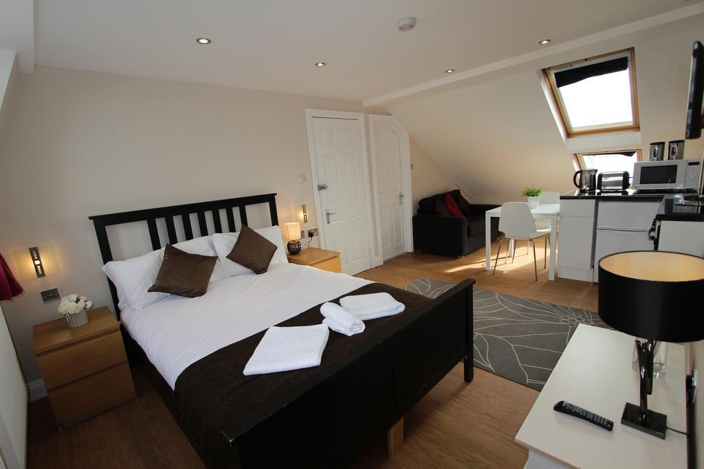 Adie Apartments *