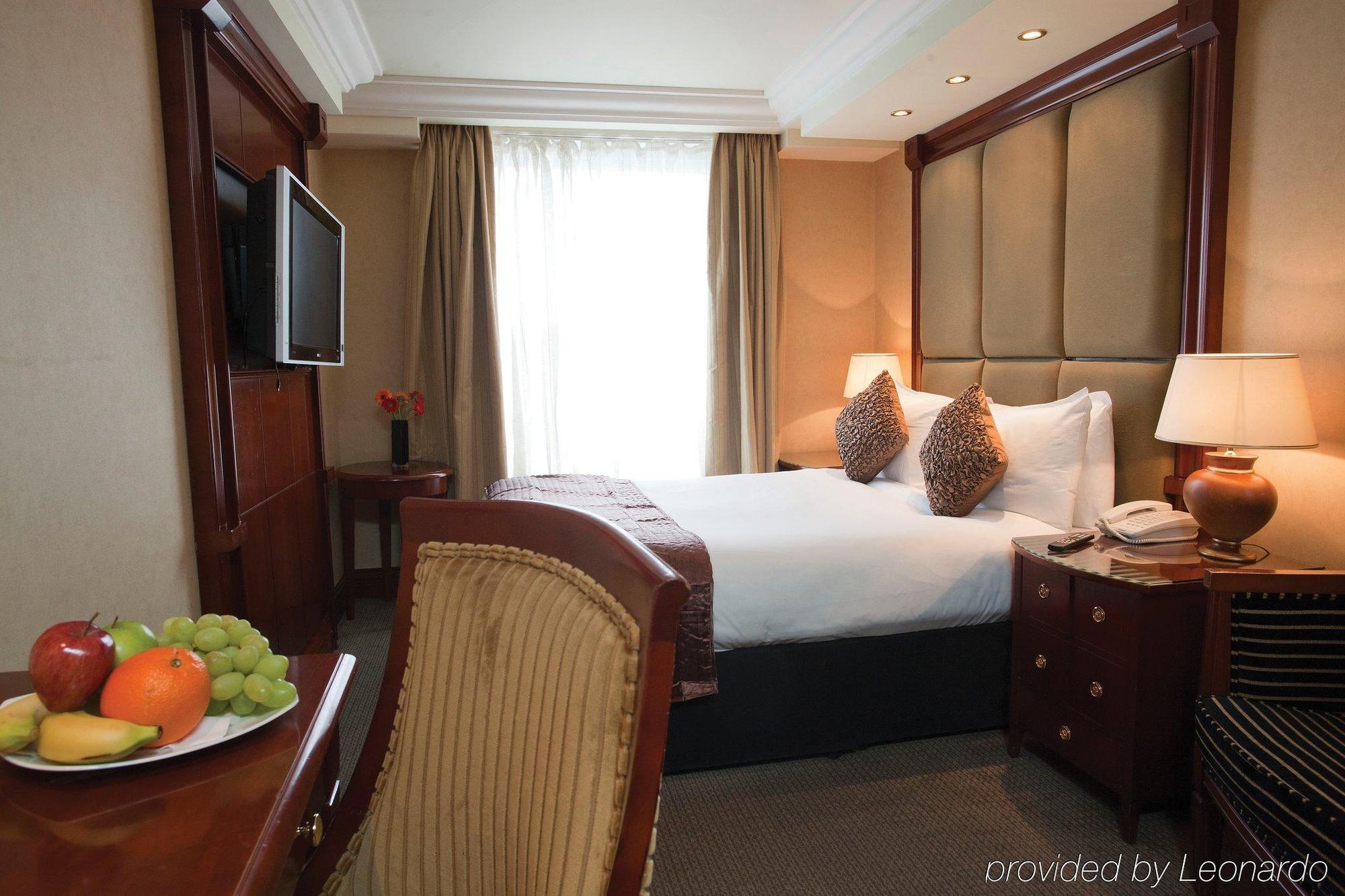 Park Grand Kensington 4*