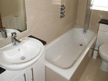 Crompton Court Apartment