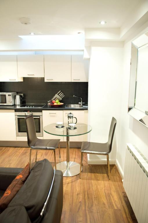 Mayfair Court Service 3* London