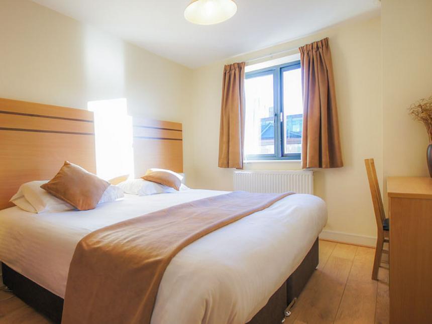 Crompton Court Apartment *