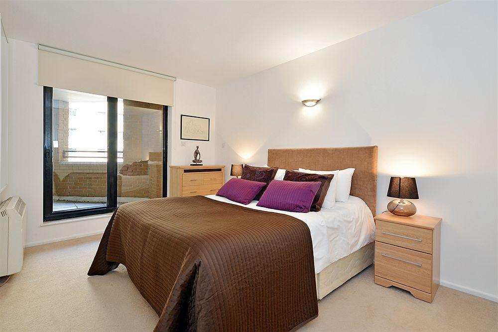 Point West Apartment *