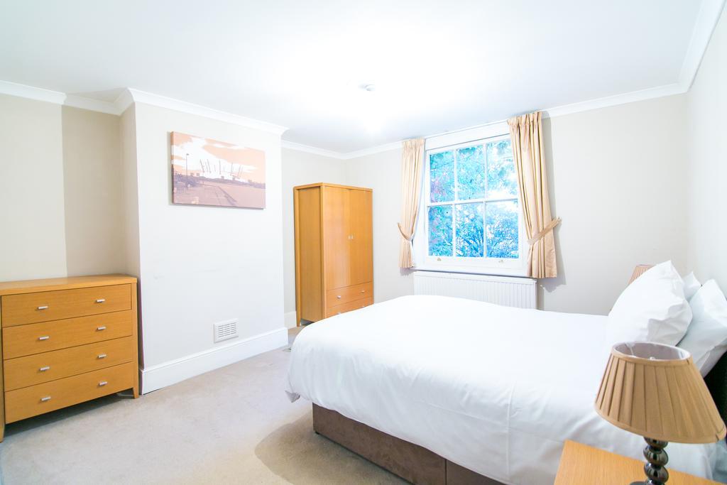 Bridge House Canary Wharf Apartment