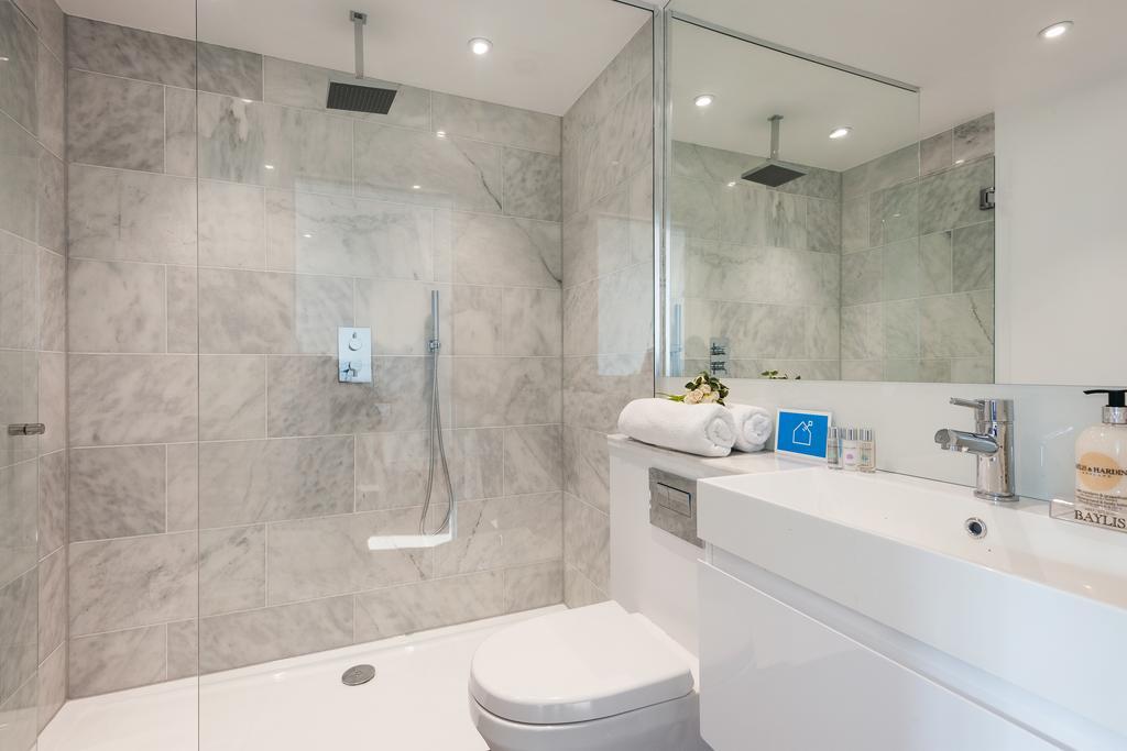 The Lillie Road Residence Apartment *