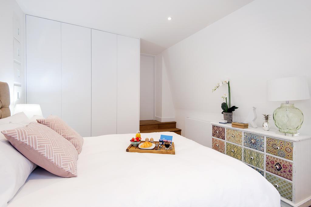 The Lillie Road Residence