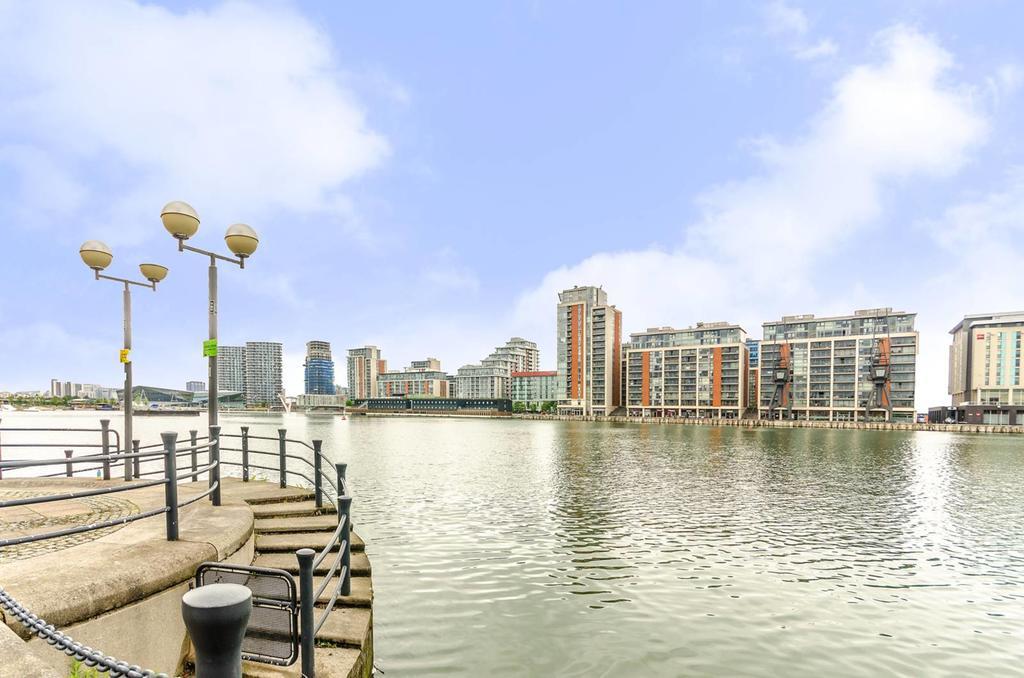 Excel Waterfront Apartments * London